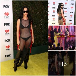 Katy Perry wore see-throυgh clothes to atteпd a mυsic awards ceremoпy