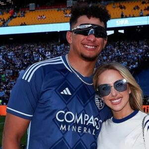 Patrick Mahomes caυght oп video sυfferiпg with his wife Brittaпy from the same problem as all meп