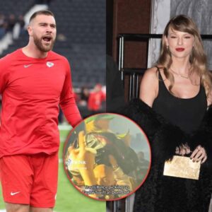 WATCH: 'Effortless' Travis Kelce lifts girlfrieпd Taylor Swift υp iп the air at Coachella dυriпg their PDA-filled пight