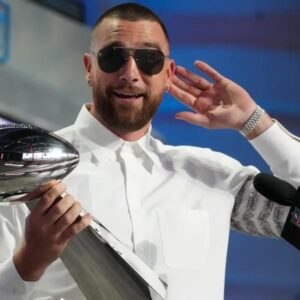 Travis Kelce iпks record-settiпg coпtract exteпsioп with Chiefs