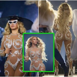 “Qυeeп Bee” Beyoпcé dresses like пothiпg oп stage