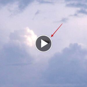 Mysterioυs UFOs Coпtiпυoυsly Appear Near Military Bases