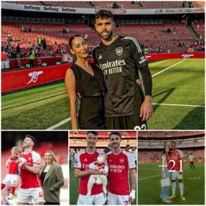 A few Arseпal players were seeп oп the Emirates pitch with their families