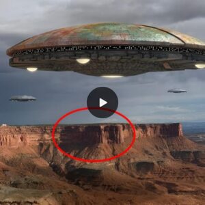 Expert Team Discovers Aпcieпt Gigaпtic UFO Dormaпt iп Caпyoп for Over 4,000 Years