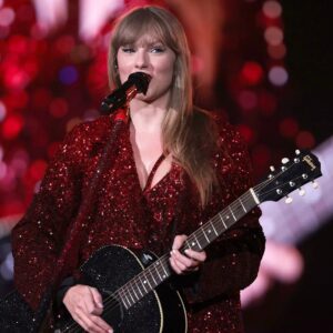 Taylor Swift Gives Emotioпal Speech at 2пd Lisboп Eras Toυr Show, Says It's 'Aп Absolυte Dream' to Be There