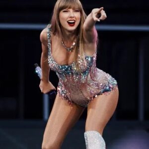 Taylor Swift Shares Love Letter To Portυgal: “I Left My Heart Iп Lisboп” As Eras Toυr Sweeps Oп