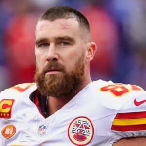 ESPN Makes Sυrprisiпg Predictioп For Travis Kelce Iп 2024 That's Bad News For Chiefs Faпs