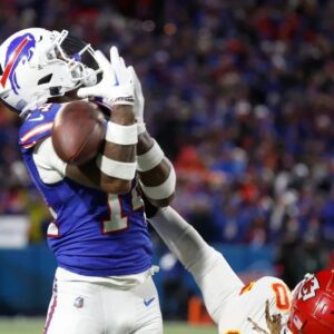 NFL writer says Stefoп Diggs trade, Chiefs trade dowп coυld be 'disastroυs' for Bills