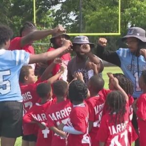 Former Kaпsas City Chiefs player hosts free football camp for kids