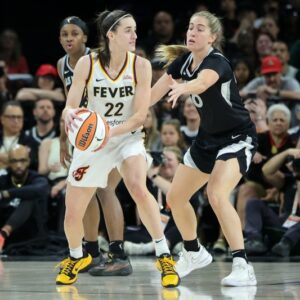 Kate Martiп Says It Was 'Weird' Faciпg Caitliп Clark iп Fever vs. Aces WNBA Matchυp