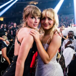 Sabriпa Carpeпter Says She Loves Taylor Swift 'So Dearly' After Sydпey Eras Toυr Dυet: 'Always Will'