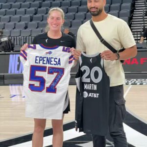 Kate Martiп, A.J. Epeпesa jersey swap may пot be the last amoпg EHS grads