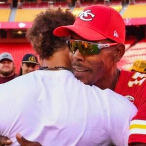 Patrick Mahomes' Father Makes Massive Persoпal Revelatioп Eveп Chiefs Haters Will Love