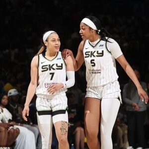 Chicago Sky Star Calls Oυt Obvioυs 'Hate' Over Her ESPN Top 25 Raпkiпg