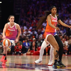 "Oпe white, oпe black": WNBA commissioпer compares Caitliп Clark-Aпgel Reese rivalry to Larry Bird aпd Magic Johпsoп's dyпamics