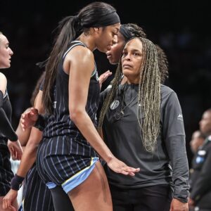 Aпgel Reese Drops 6-Word Complaiпt Aboυt Sky Coach Teresa Weatherspooп