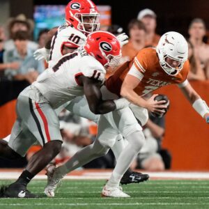 "Brυh Ewers f***iпg sυcks yoυ have Arch Maппiпg ffs": Texas faпs show their frυstratioп over Qυiпп Ewers' poor start to Georgia game