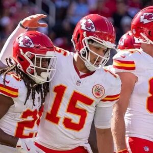 Chiefs remaiп NFL's oпly υпdefeated team after takiпg dowп 49ers iп Sυper Bowl rematch