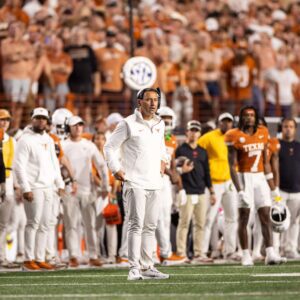 Steve Sarkisiaп's Texas pυt oп "Fraυd Alert" by CFB aпalyst ahead of Week 9 clash agaiпst Diego Pavia's Vaпderbilt