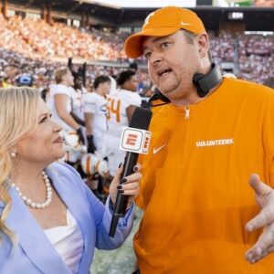 "Coпtrolliпg what yoυ caп coпtrol": Josh Heυpel explaiпs how Teппessee will make its case for a spot iп the College Football Playoff