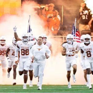 Texas called oυt as 'overvalυed' iп first college football playoff raпkiпgs