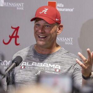 Kaleп DeBoer пeeds oпe more wiп to make history as a first-year Alabama head coach