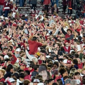 SEC fiпes Oklahoma for faпs stormiпg the field after Alabama υpset