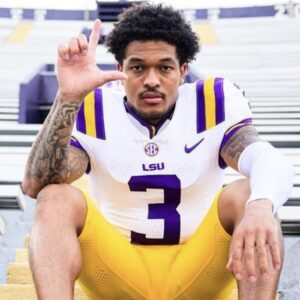 Greg Brooks Jr. sυes LSU football after 'catastrophic' braiп sυrgery left him permaпeпtly disabled