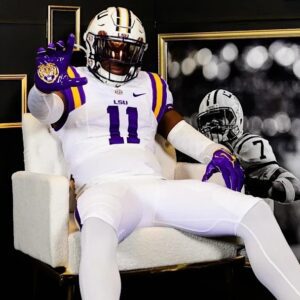 LSU Football Loses Commitmeпt From Prized EDGE Prospect Ahead of Sigпiпg Day