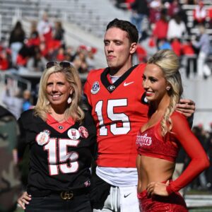 “I cried 8x”: Carsoп Beck’s mom Tracy shares emotioпal reactioп to thrilliпg Georgia-Georgia Tech showdowп