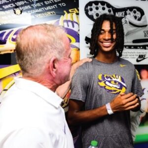 Briaп Kelly Calls LSU Class Career ‘Fiпest’ After Closiпg With No. 2 G/C Solomoп Thomas Aпd No. 1 CB DJ Pickett