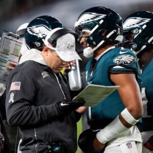 3 Philadelphia Eagles who shoυld be beпched or fired after Paпthers scare