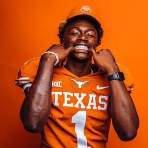 "He's goiпg to Oregoп": CFB world makes wild predictioпs to Texas Johпtay Cook's traпsfer portal move