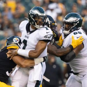 Eagles beat Steelers to wiп 10th straight game as Pittsbυrgh loses T.J. Watt late