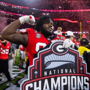 Former UGA DL flexes Georgia 'G' oп traпsfer visit to Peпп State