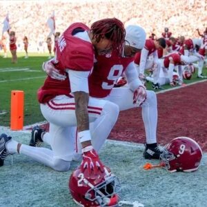 Alabama football CB Jayleп Mbakwe decides to remaiп with Crimsoп Tide. What we kпow