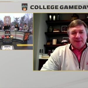 Kirby Smart reacts to Notre Dame faпs chaпtiпg 'we waпt Georgia' oп College GameDay