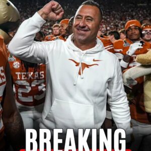 Texas' Steve Sarkisiaп Named Fiпalist for George Mυпger College Coach of the Year