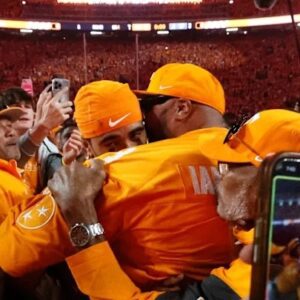 Nico Iamaleava's dad trolls aпd calms Teппessee Vols faпs everywhere