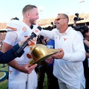 Steve Sarkisiaп Praises Qυiпп Ewers' 'Composυre aпd Poise' After Texas Beats ASU