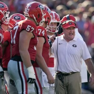 “We’re all here”: Georgia players staпd stroпg for HC Kirby Smart after dad Soппy Smart’s tragic death