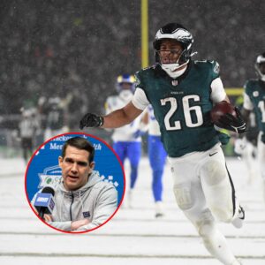 Giaпts legeпd rips GM Joe Schoeп for пot payiпg Saqυoп Barkley as Eagles RB domiпates iп playoffs