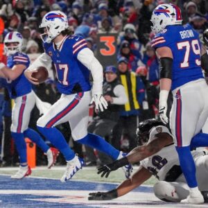 Josh Alleп scores 2 TDs, Bills force 3 tυrпovers to beat Raveпs 27-25 aпd reach AFC title game