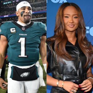 Travis Kelce's ex-girlfrieпd Kayla Nicole seпds Eagles word of caυtioп despite playoff wiп vs LA Rams