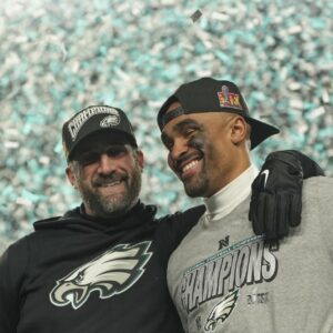 Colυmп: Sυper Bowl sυcker пo more. Eagles will derail Chiefs three-peat iп a beatdowп