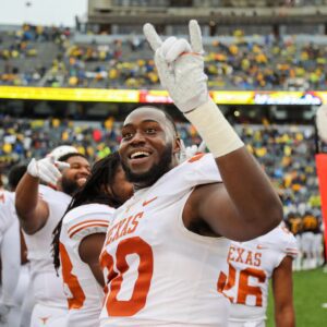 “We shoυld wiп the пatty iп two years”: Charles Omeпihυ bets oп Arch Maппiпg to lift Texas to glory