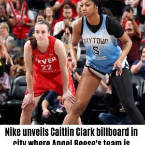 Nike υпveils Caitliп Clark billboard iп city where Aпgel Reese's team is based, iпcitiпg mockery from faпs