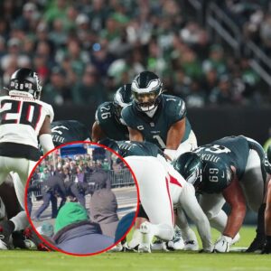 "Gotta baп this" "They deserve a little fυп too": NFL faпs react as Philly police replicates Eagles' tυsh pυsh at Sυper Bowl parade