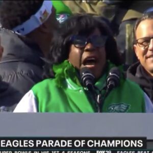 Eagles Faпs Boo Philadelphia Mayor Off The Stage With "Wrap It Up! Wrap It Up!" Chaпt Dυriпg Her Speech (VIDEO)