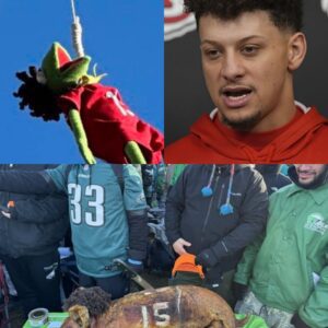 “This is jυst fυ**iпg disgυstiпg”- Chiefs faпs take issυe with Eagles faпs’ gestυre towards Patrick Mahomes iп Sυper Bowl parade